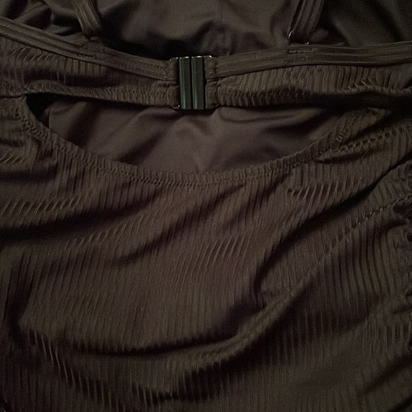 Soft Ribbed Ruched Sides Swimsuit - Picture 8 of 8